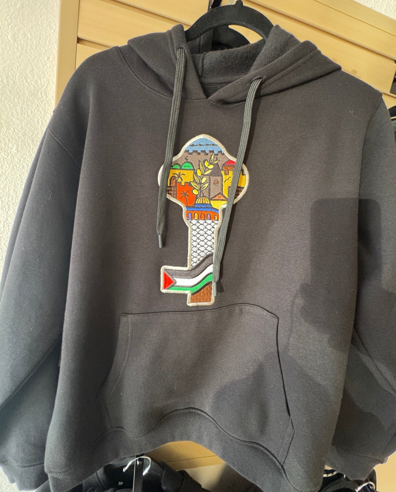 🗝️ Key of Jerusalem Hoodie – Palestine Flag & Hatta Design | Al Falastini™