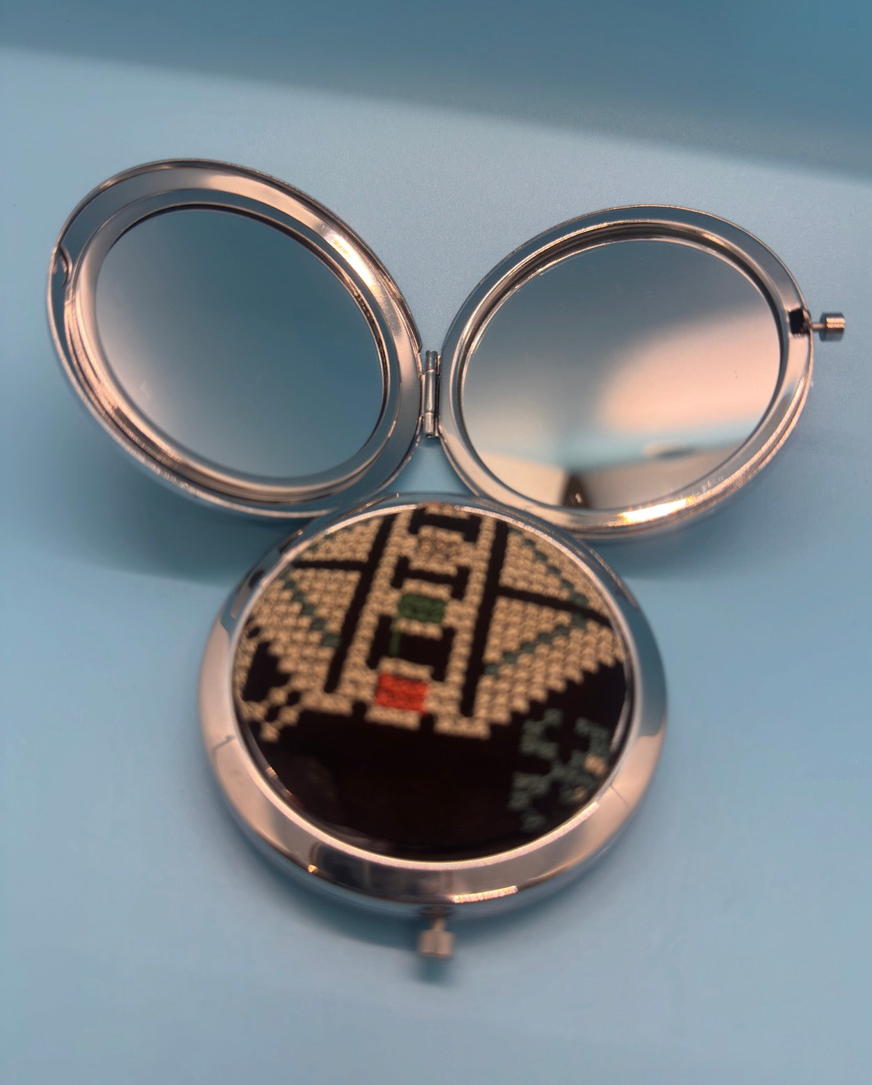 💄 Tutreez Folding Magnifying Mirror | Al Falastini™