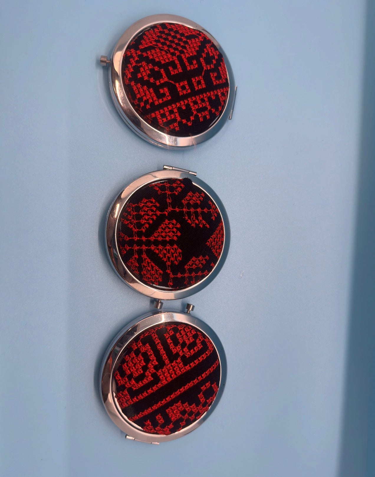 💄 Tutreez Folding Magnifying Mirror | Al Falastini™